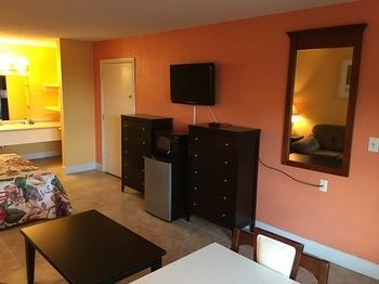 Tropical Inn פאלם ביי מראה חיצוני תמונה